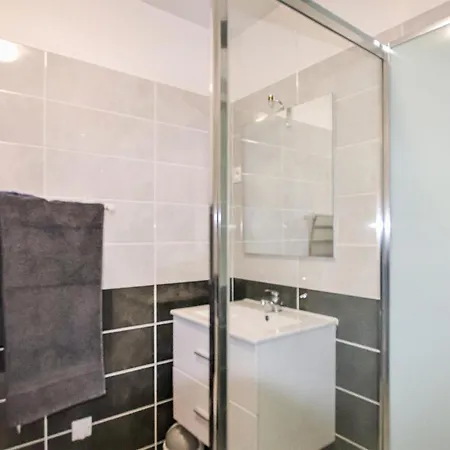 Awesome In With Kitchenette Vanosc